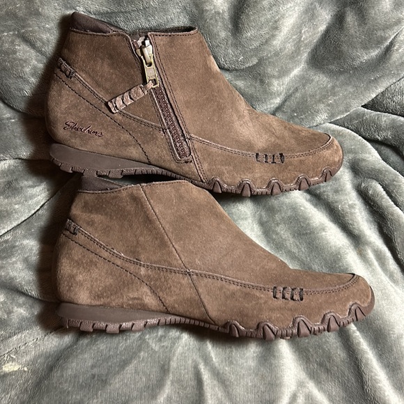 Like New Ladies Skechers Brown Leather Side Zip Ankle Boots, Sz 6.5, Sn 44721 - Picture 3 of 10